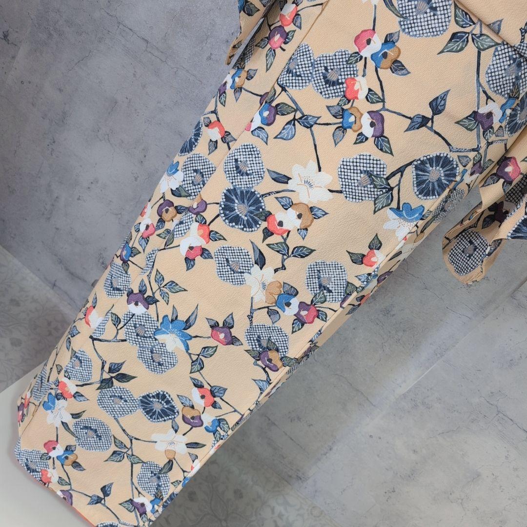 小紋単品　着物　正絹　椿　花柄　黄ベージュ地　可愛　着物美品　D2
