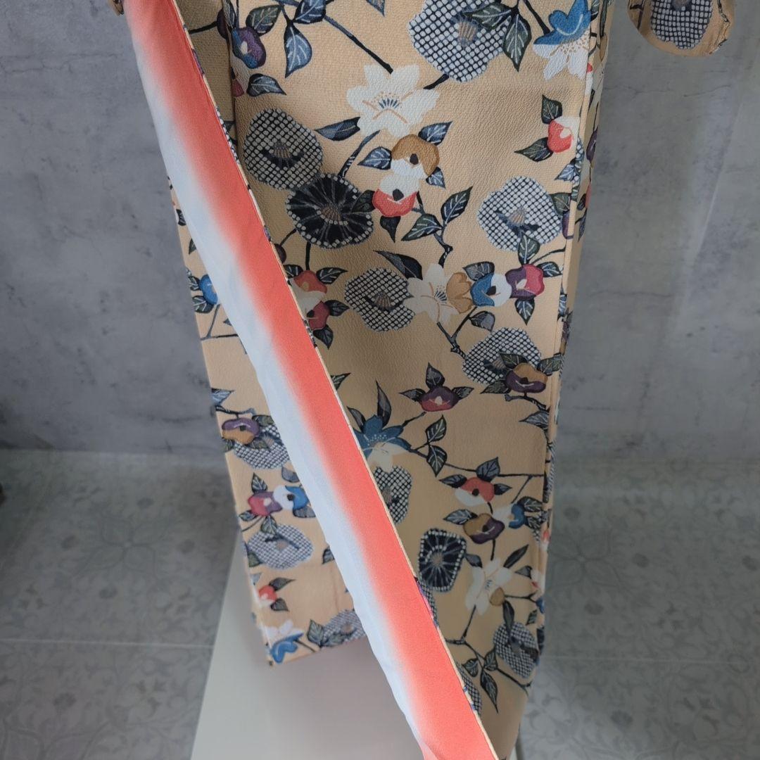 小紋単品　着物　正絹　椿　花柄　黄ベージュ地　可愛　着物美品　D2