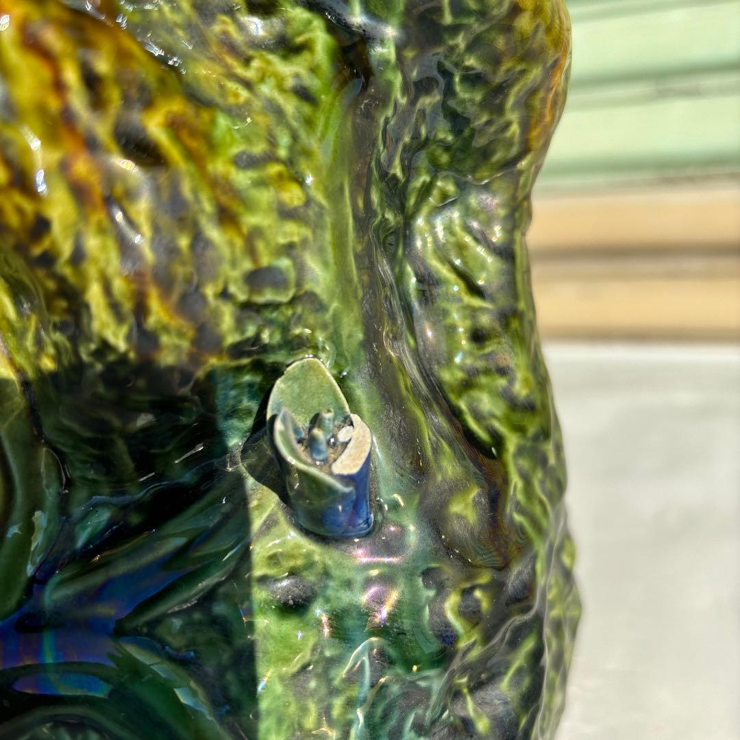 色鮮やかな陶器製ニワトリ置物