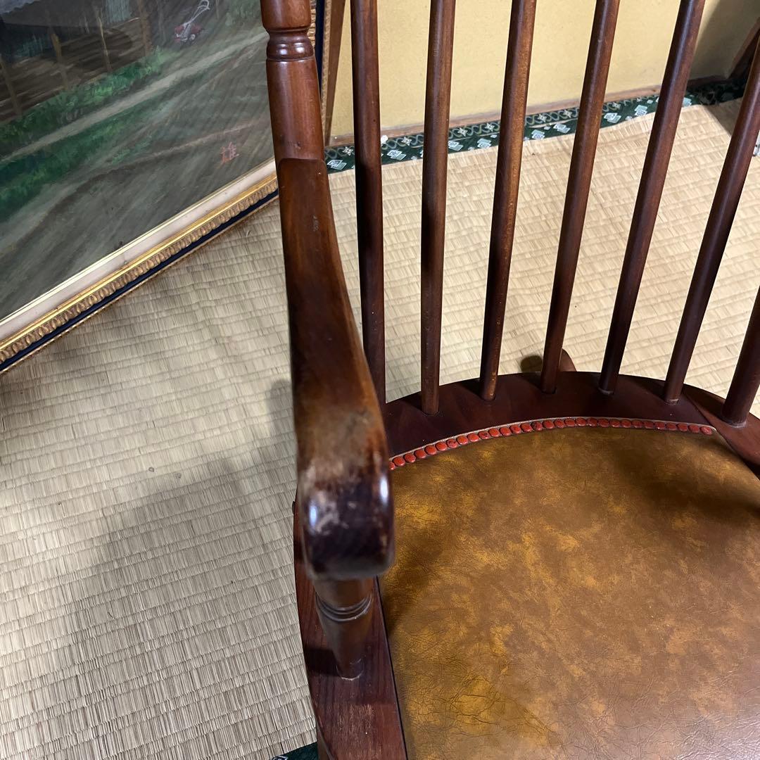 レトロな木製のロッキングチェア