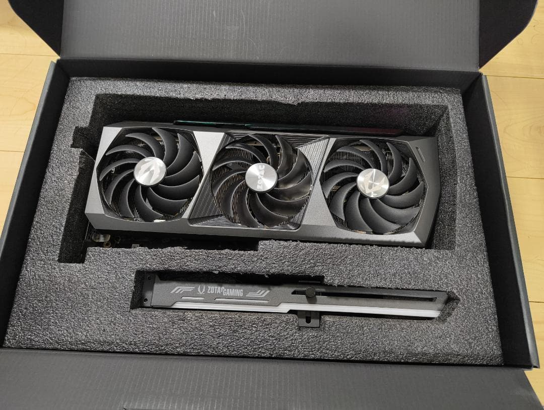 グラフィックボード・グラボ・ビデオカード GeForce RTX 3070 Ti Amp Extreme Holo
