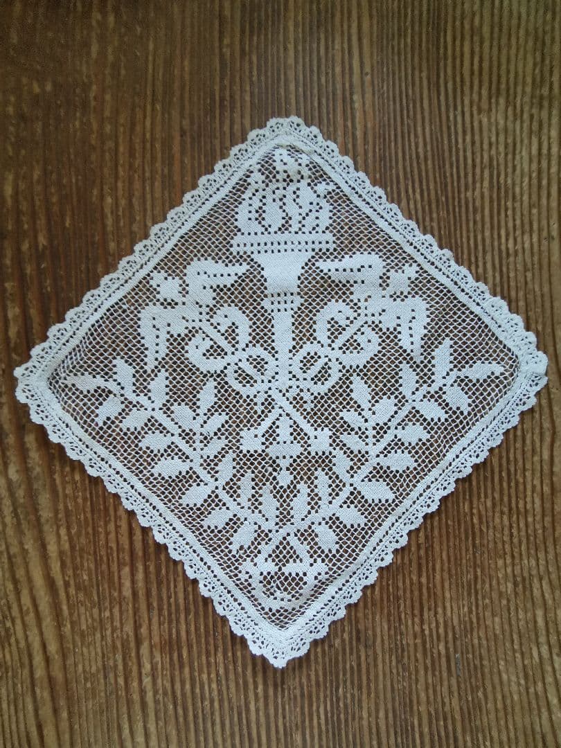 アンティーク フィレレース 聖火と鳩とオリーブ 透かしパネル スカラップ装飾