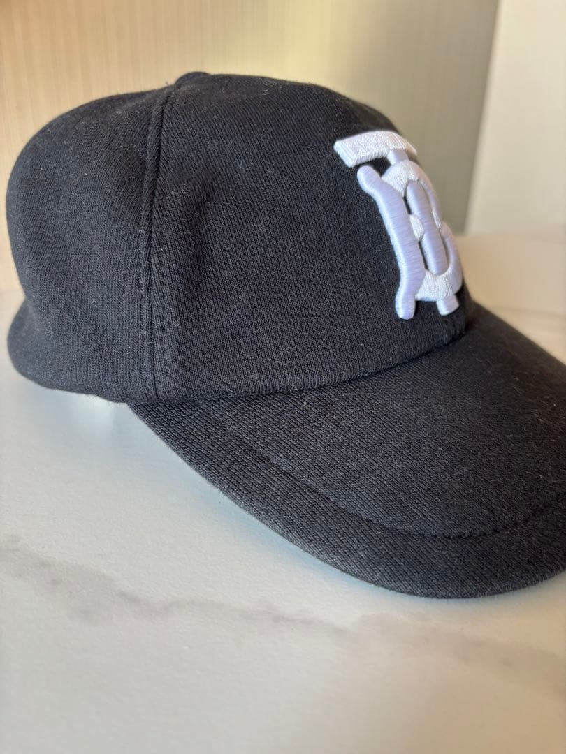 BURBERRY ブラックキャップ Mサイズ