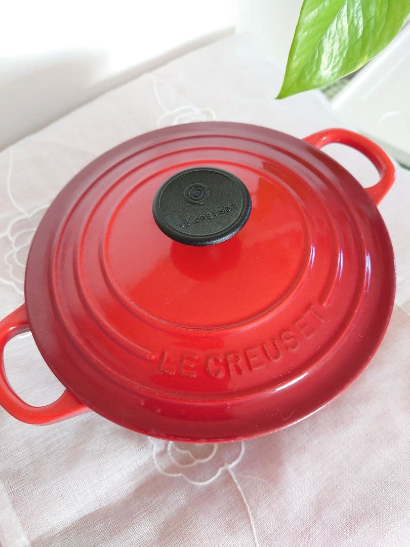 ル・クルーゼ ココット・ロンド 18 cm チェリーレッド