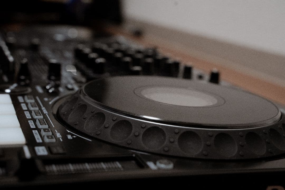 美品 22年製 箱有り Pioneer DDJ1000 PCスタンド付き