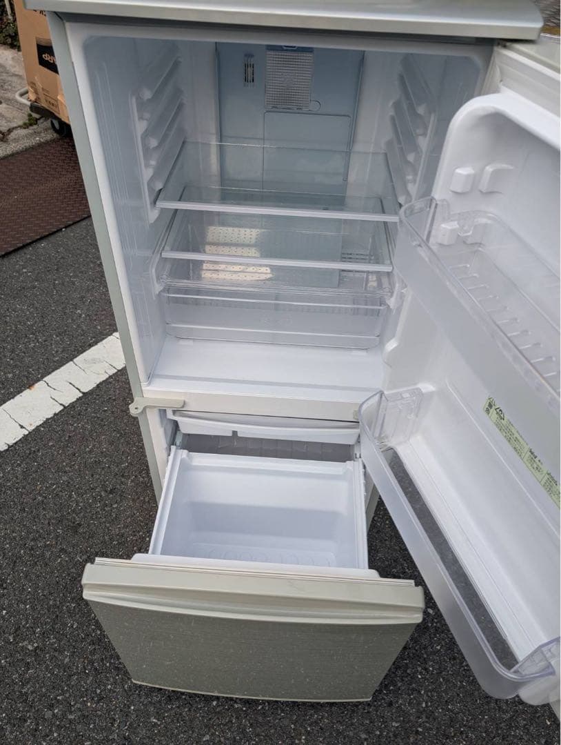 ＊東京都付近取引限定＊SHARP 137L冷蔵庫 2013年SJ-PD14X-N