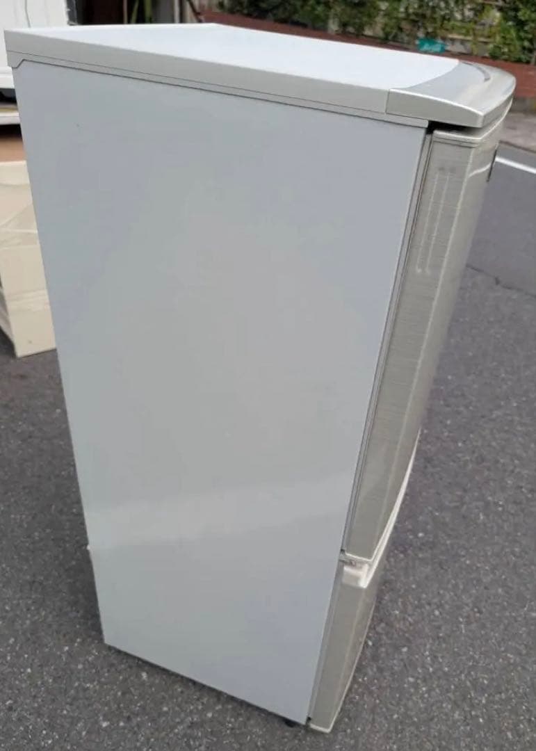 ＊東京都付近取引限定＊SHARP 137L冷蔵庫 2013年SJ-PD14X-N