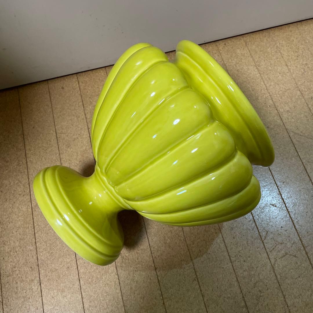 花器黄緑色