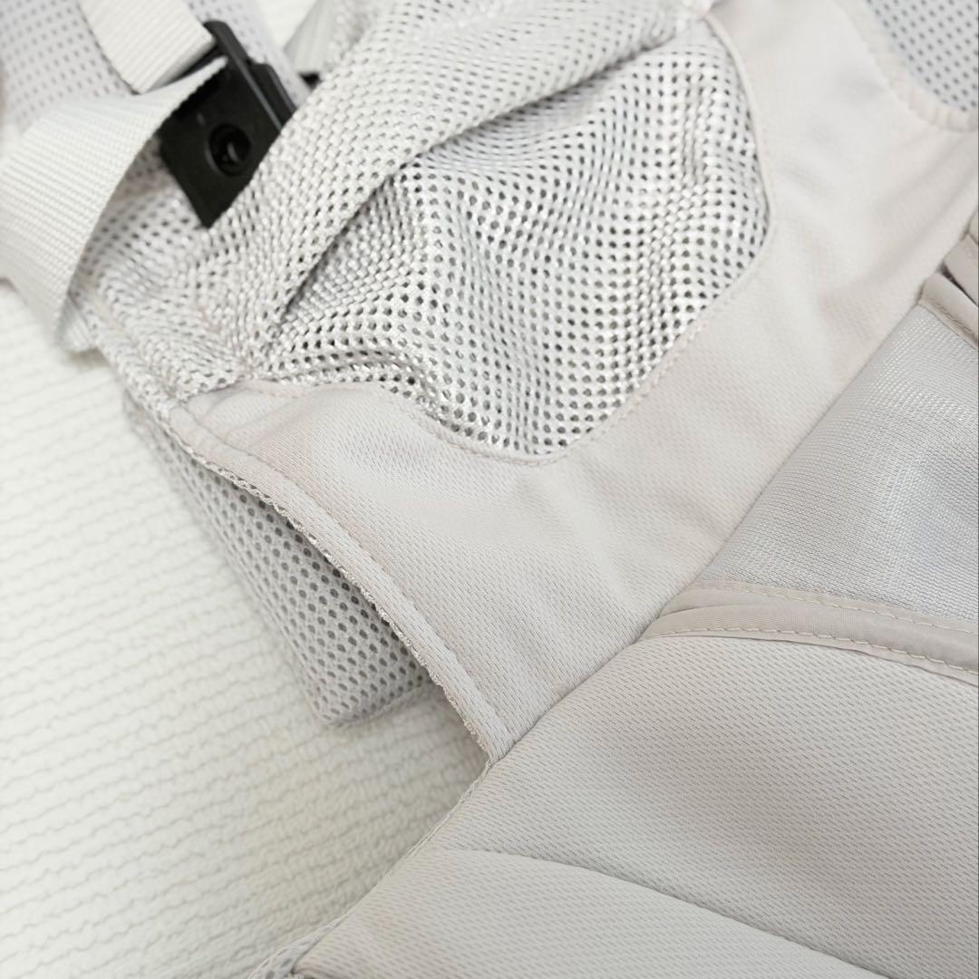 アップリカ⭐︎ラクリス⭐︎抱っこ紐　ホワイトアッシュ