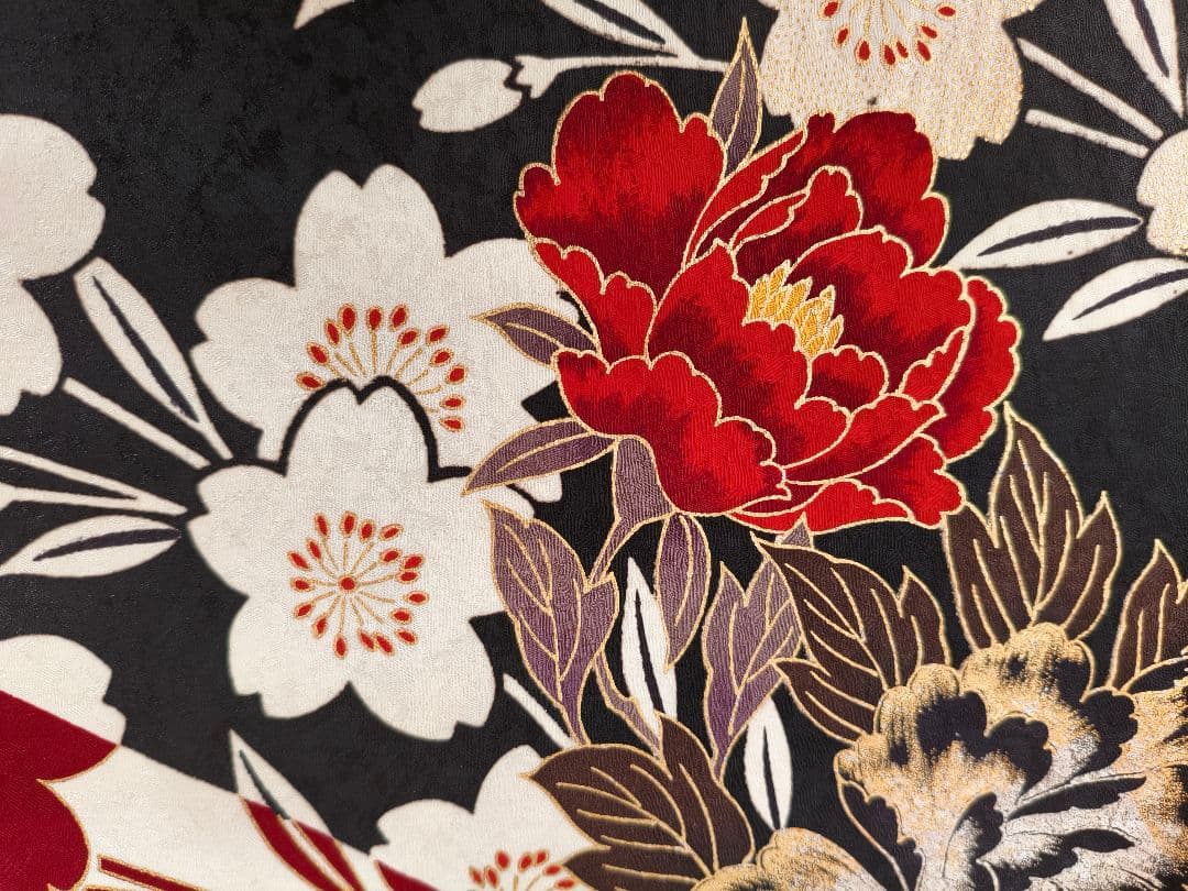 豪華なフル振袖セット 黒 赤 正絹 小物付き 呉服屋さん購入