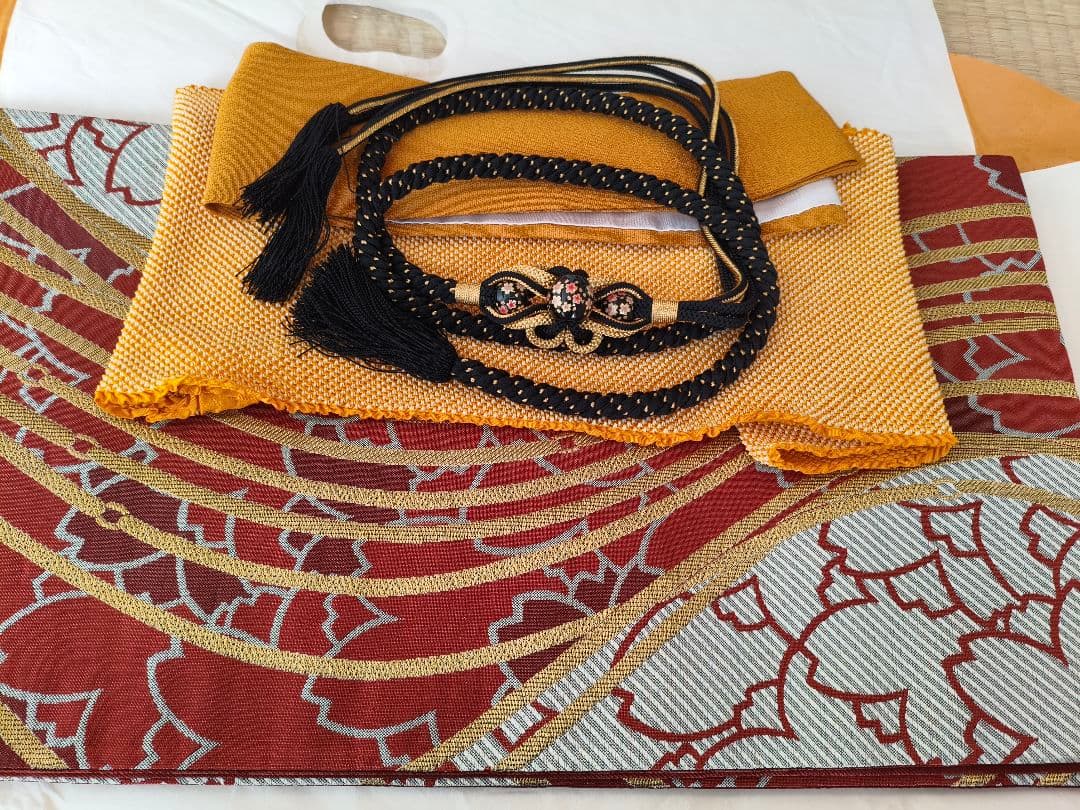 豪華なフル振袖セット 黒 赤 正絹 小物付き 呉服屋さん購入