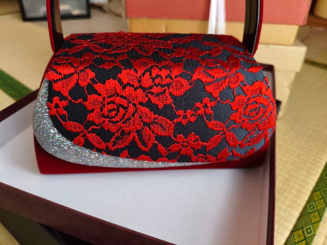 豪華なフル振袖セット 黒 赤 正絹 小物付き 呉服屋さん購入