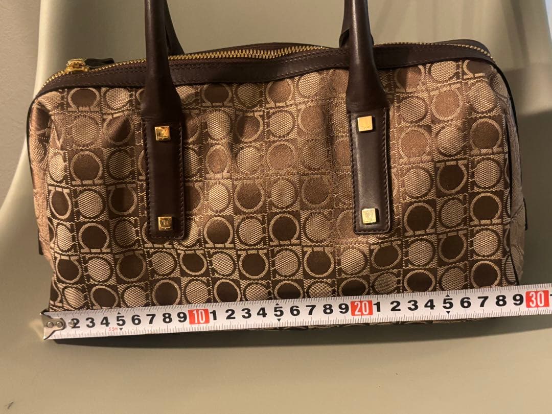 サルヴァトーレフェラガモ ガンチーニ柄 ハンドバッグ