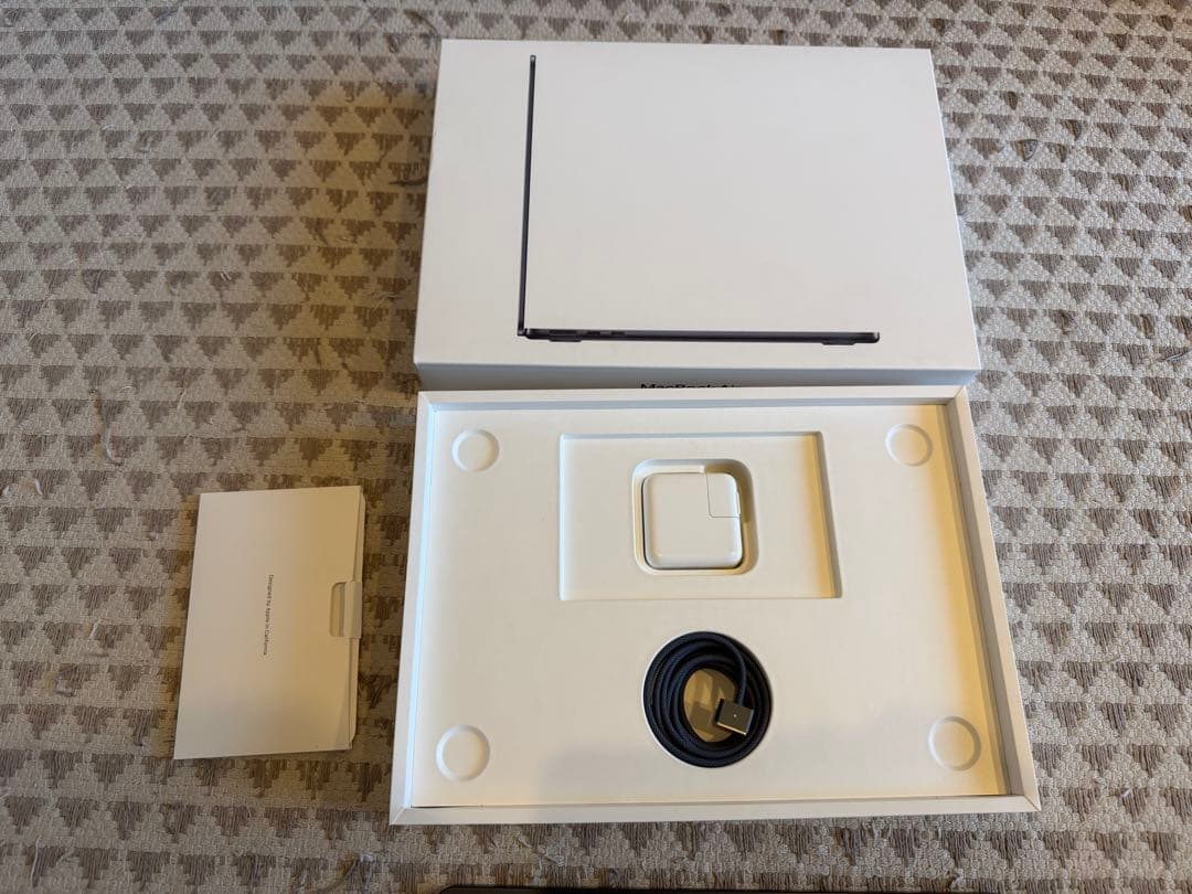 MacBook Air 13インチ ミッドナイト M2 8G 256G