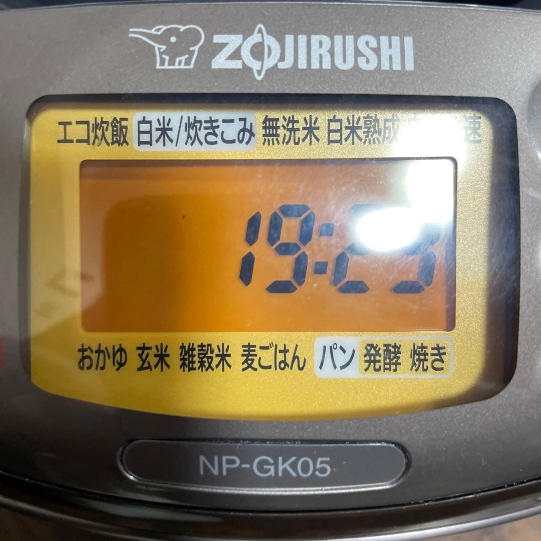ZOJIRUSHI NP-GK05 炊飯器　『極炊き』