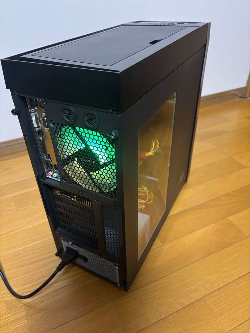 なんとなく光る！自作ゲーミングPC中古！SSDで快適です！