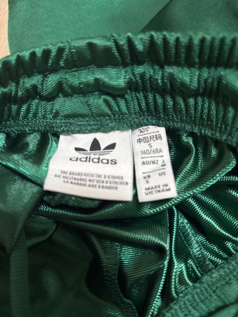 【adidas アディダス】トラックジャケット＆パンツ セットアップ（グリーン）