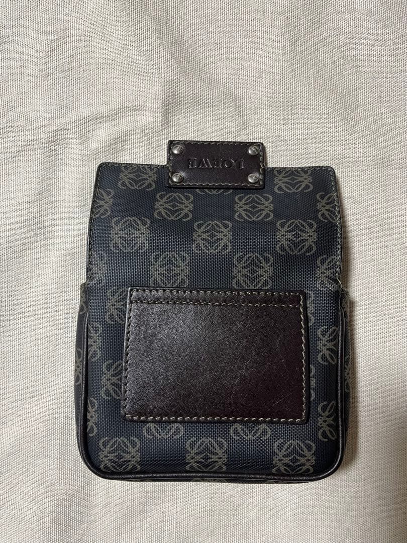 美品 ロエベ ポケッツ アナグラム 斜め掛けショルダーバッグ レザー・PVC