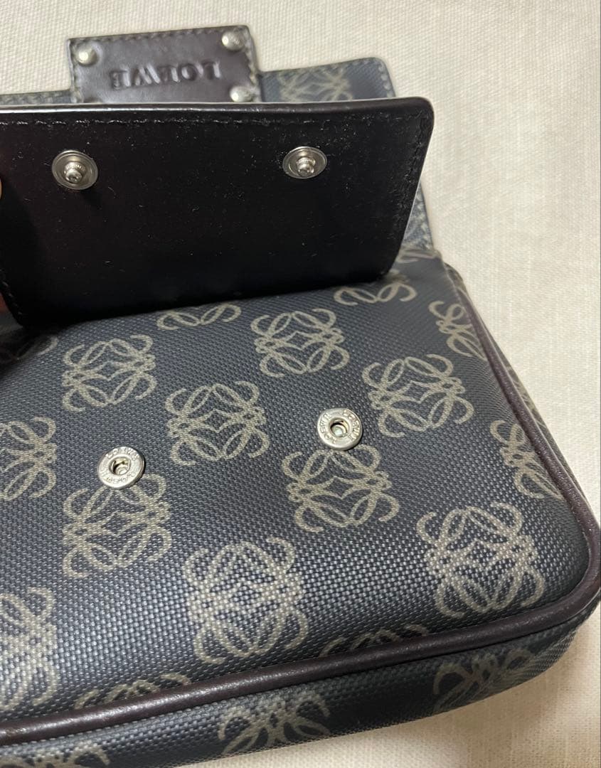 美品 ロエベ ポケッツ アナグラム 斜め掛けショルダーバッグ レザー・PVC