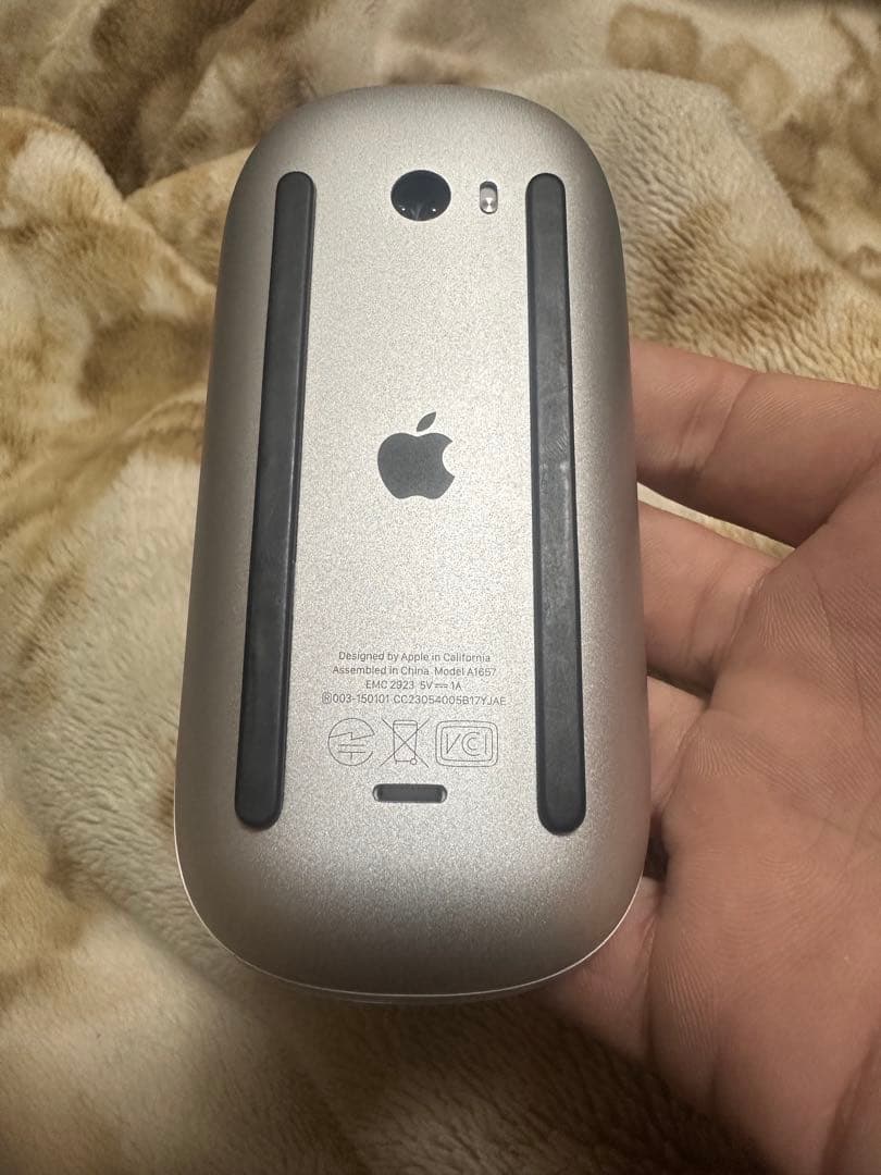 MacBook Pro (256GB, i5, 8GB) 本体、充電器、マウス