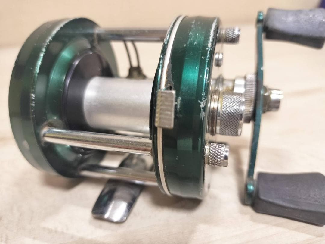 ★アブガルシア　アンバサダー5000D　ビンテージ　リール グリーン