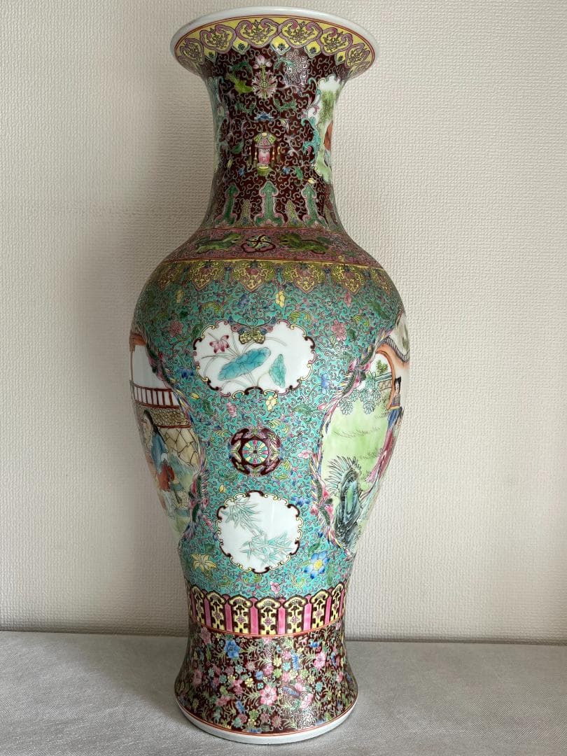 【海】粉彩 乾隆年製 満面手絵 開窓 人物庭園図 特大花瓶 70年代 中国美術品