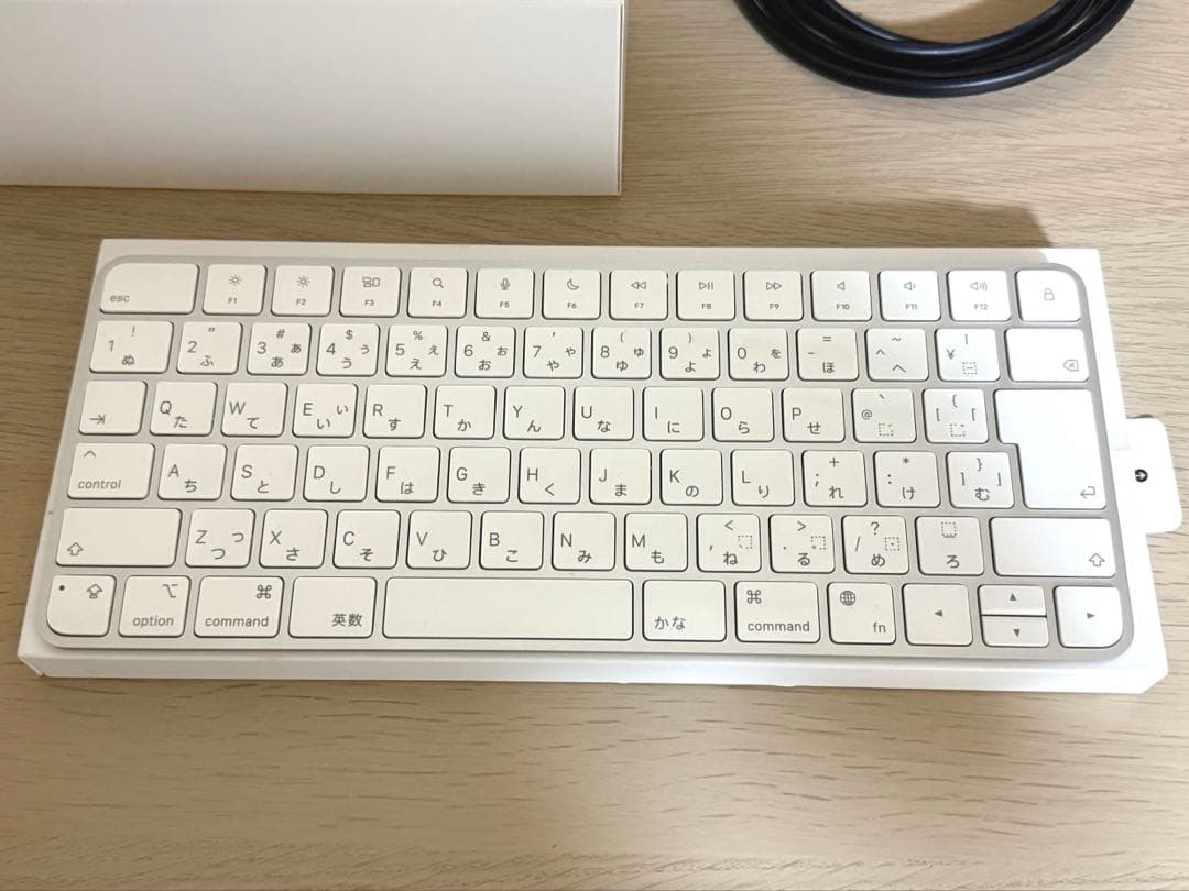 美品 Mac mini M2 8GB 256GBとMagic Keyboard