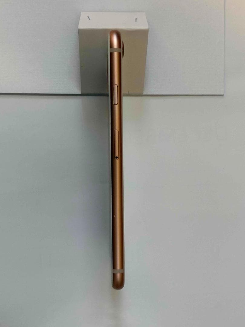 スマートフォン本体 iPhone8 Gold 64GB