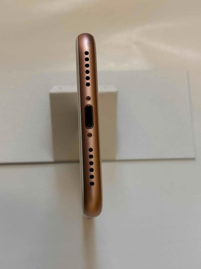 スマートフォン本体 iPhone8 Gold 64GB