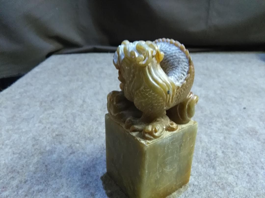 実家の蔵　天然大理石　玉をくわえた龍の彫刻　古い判材　判子材　未使用長期保管品