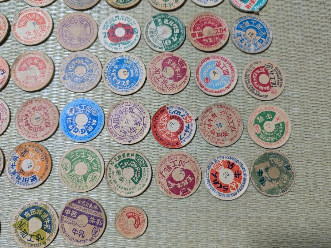 【期間限定値下げ中！】 牛乳瓶、ヨーグルトふた　 87枚 レトロ品！