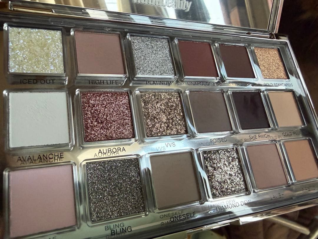 HUDA BEAUTY Ice Nude アイシャドウパレット