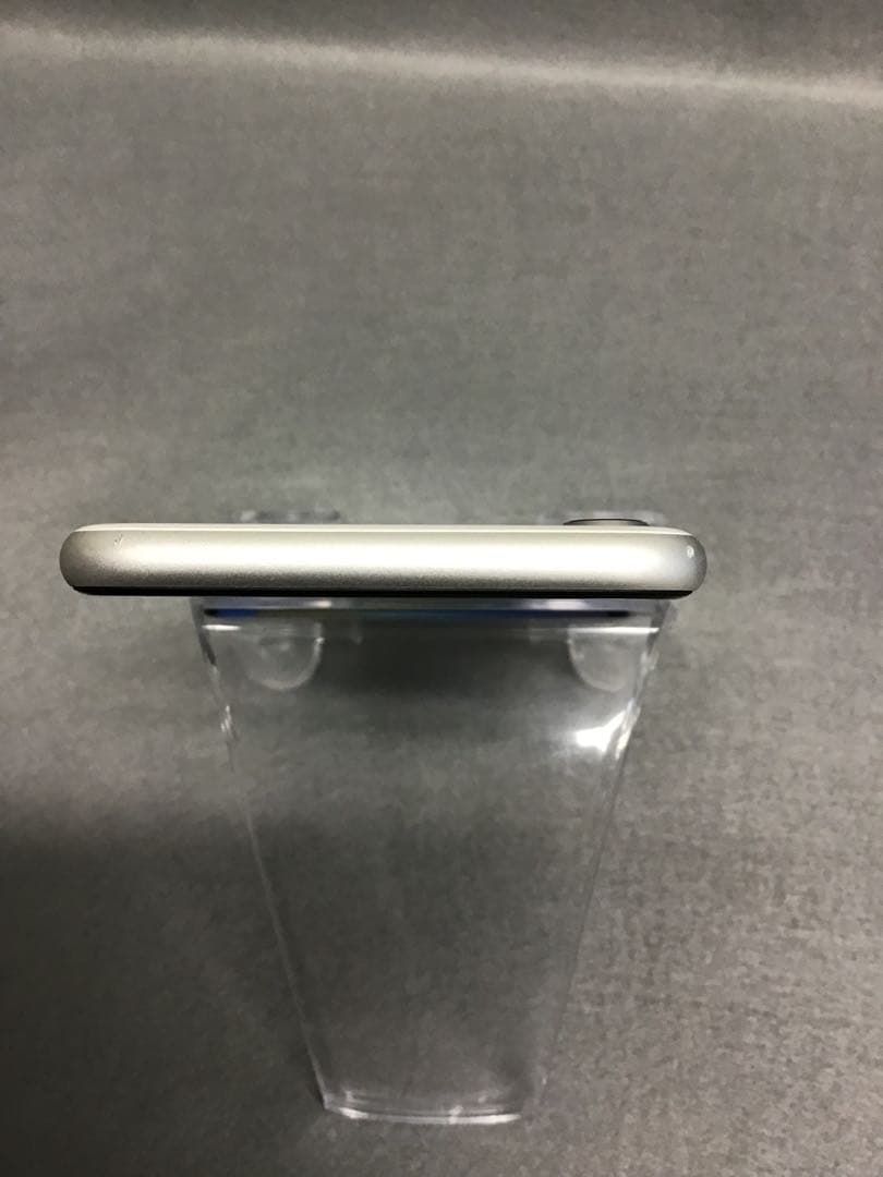 美品 国内版 SIMフリー iPhoneSE2 　64GB 　ホワイト色