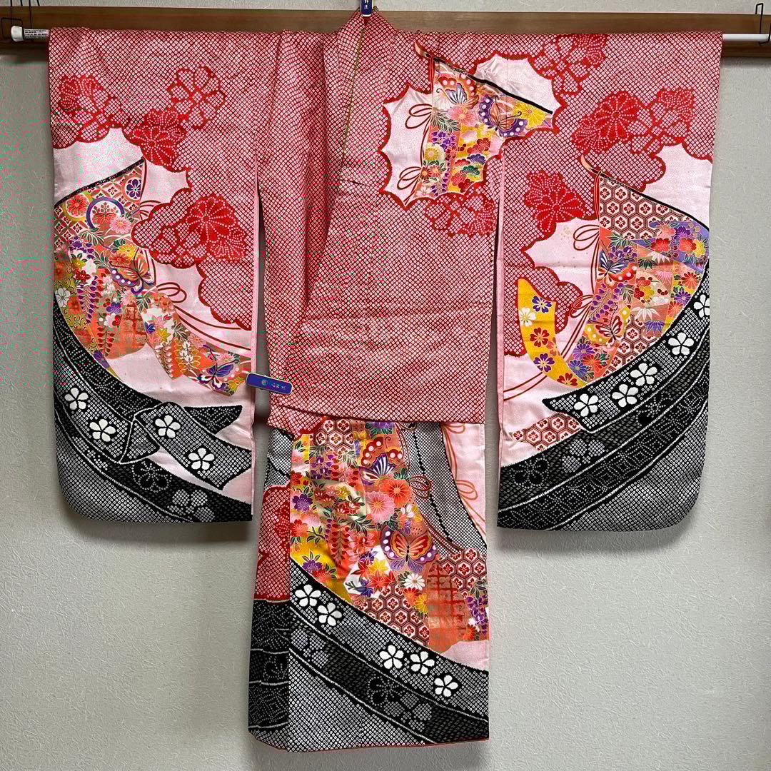 七五三　7歳着物セット　四つ身　祝い着　鈴蘭　絞り柄　赤ピンク黒＋緑