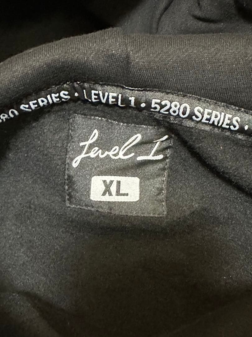 「新品未使用」Level 1 フード付きパーカー ブラック