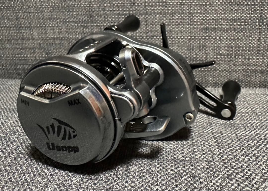 明日までセール！新品 超軽量 丸型ベイトフィネスリール　左ハンドル ベイトリール