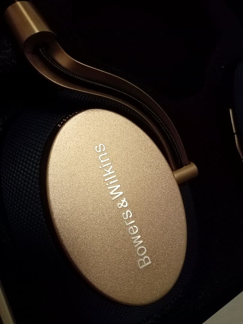 極美品 ワイヤレスヘッドホン Bowers and Wilkins PX/G
