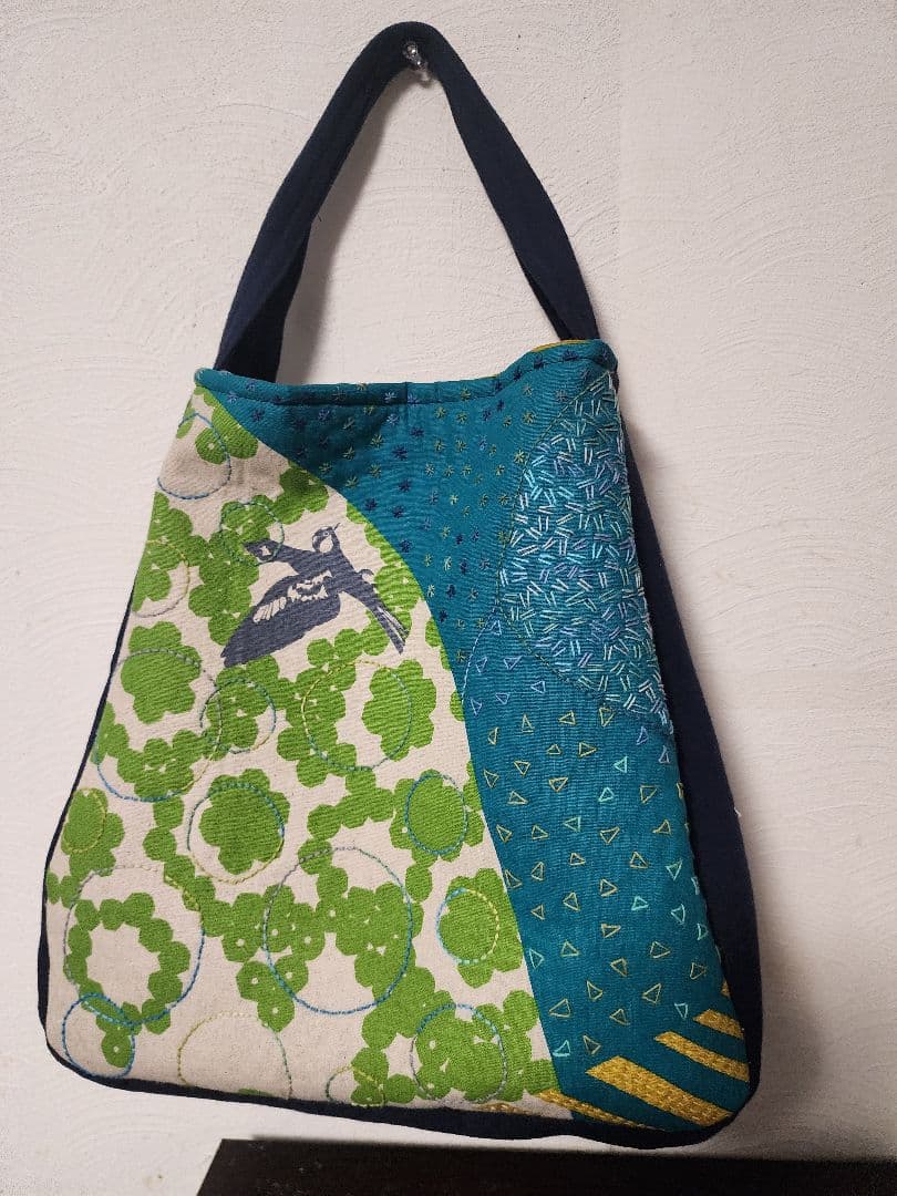 ♡新作　刺し子が個性的で素敵な三角トードバッグ　センソユニコ慈雨等