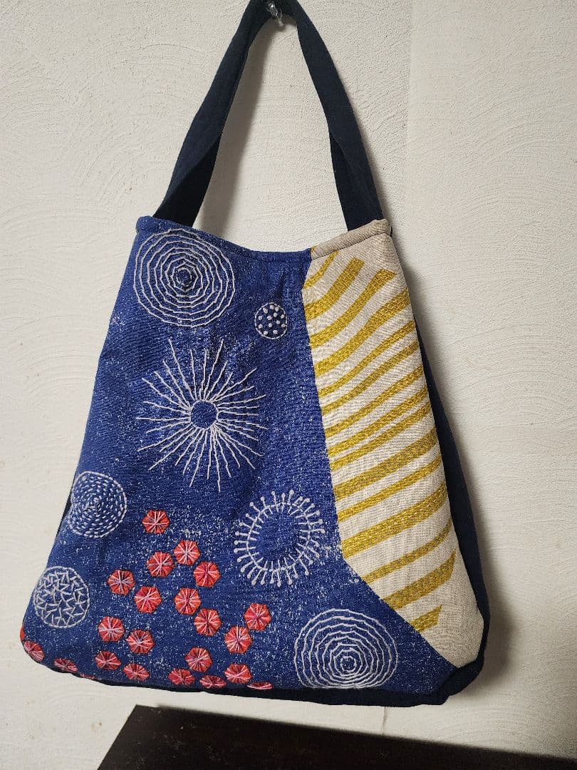 ♡新作　刺し子が個性的で素敵な三角トードバッグ　センソユニコ慈雨等