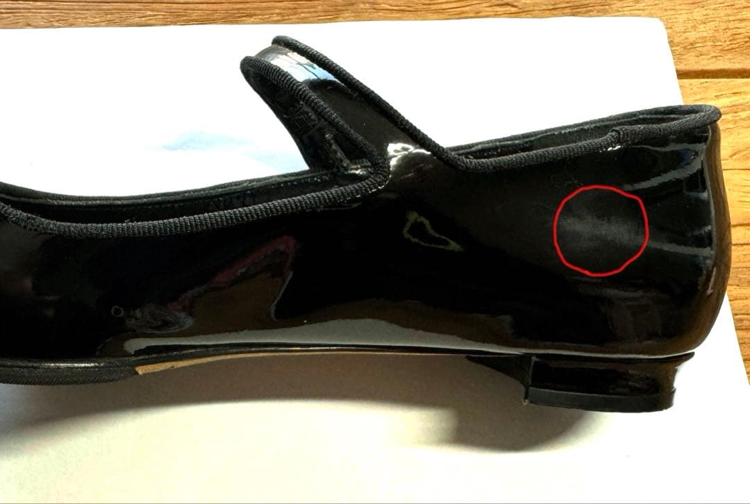 マノロブラニク エナメル フラットシューズ メリージェーン