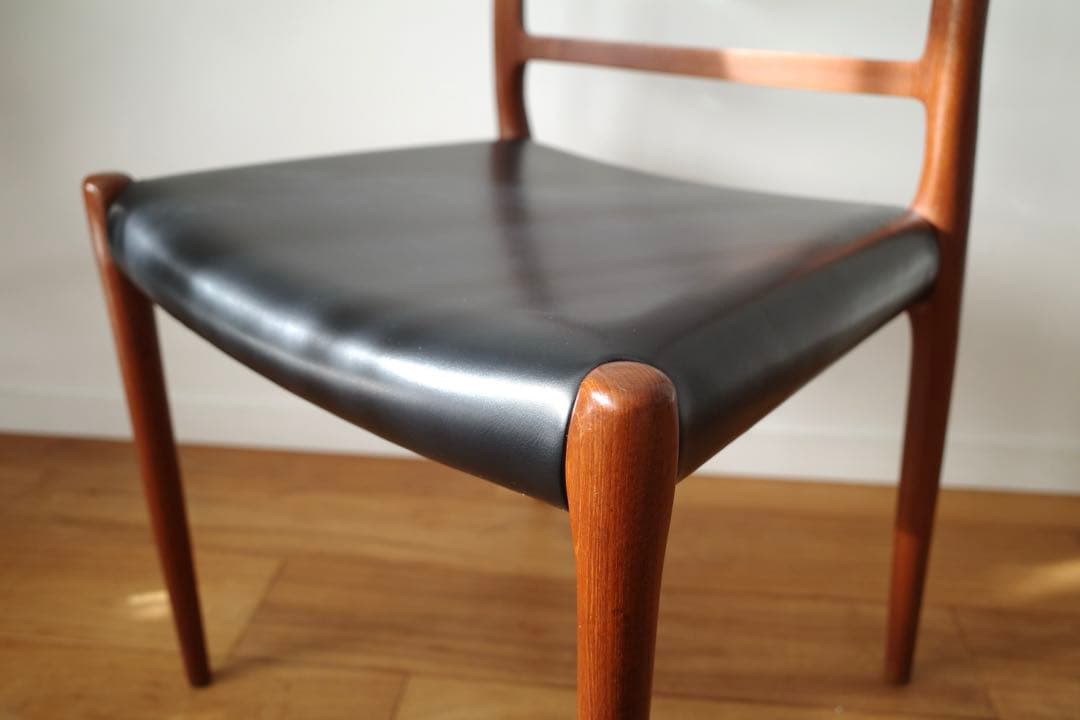 美品【ヴィンテージ モラー82】チーク 座面新品 / yチェア