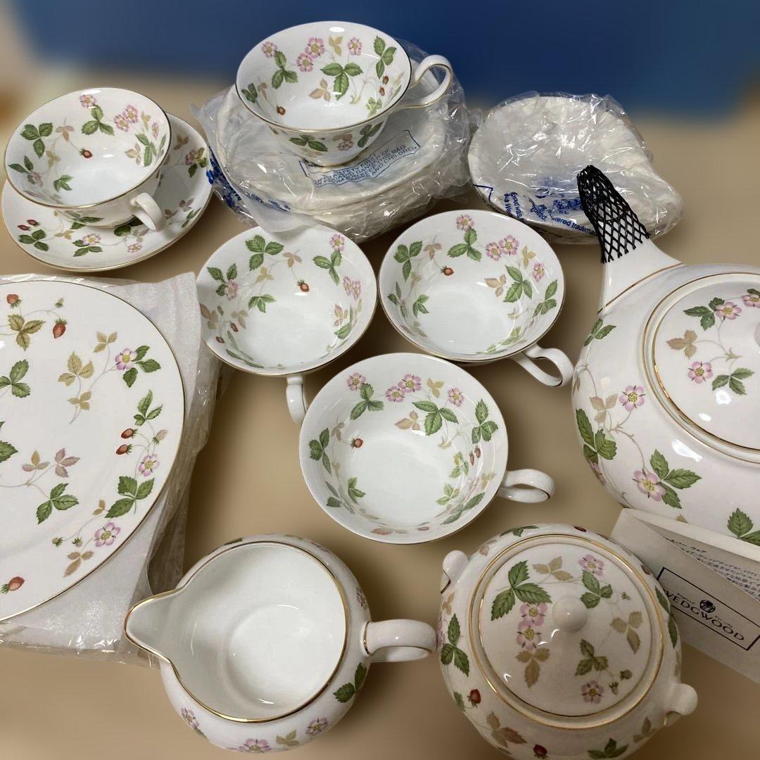 ヌ*オ様 〈ヴィンテージ〉ウェッジウッド　ワイルドストロベリー　カップ＆ソーサー