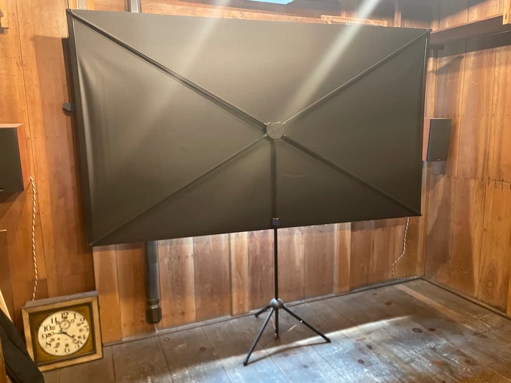 ４K対応　自立式スクリーン