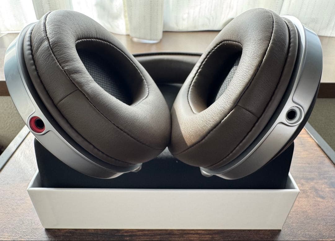 ブルースドッグ ★美品★DENON AH-D5200 密閉型ヘッドホン