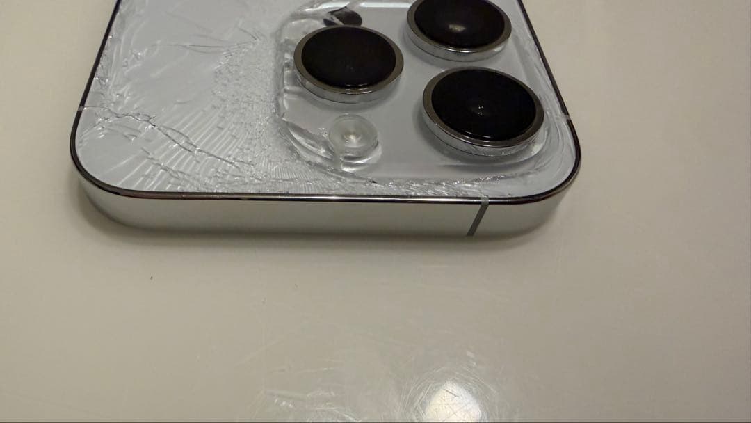 iPhone 14 Pro 128GB SIMフリー シルバー 背面割れ有