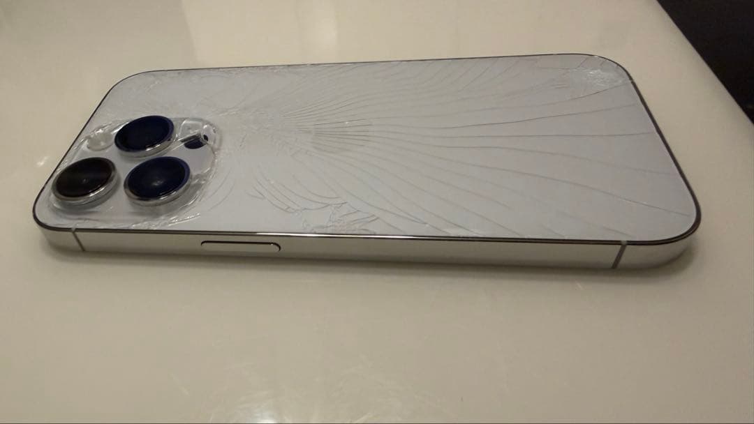 iPhone 14 Pro 128GB SIMフリー シルバー 背面割れ有