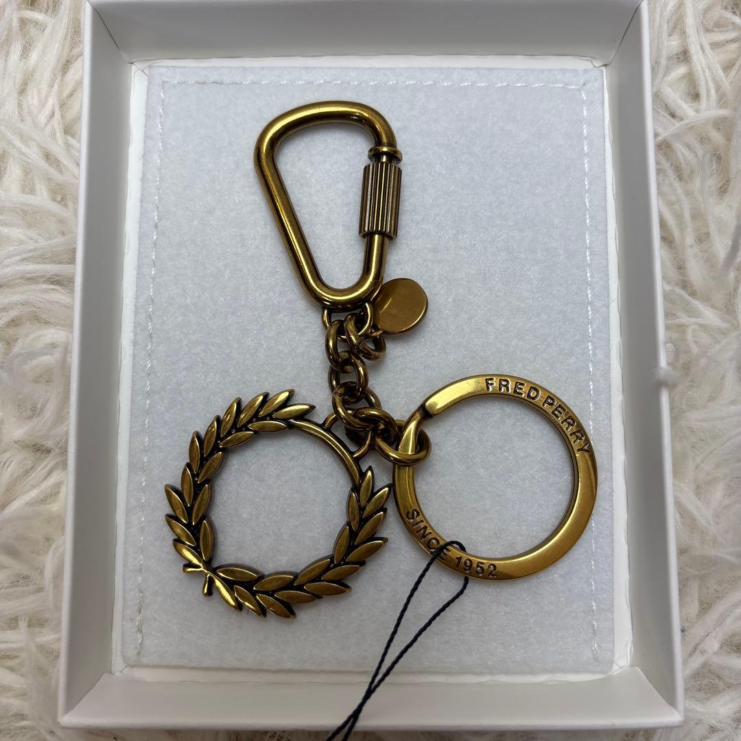 新品☆未使用【フレッドペリー】ゴールド　ロゴデザイン　刻印　キーリング