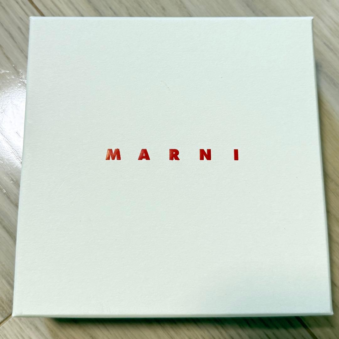 marni ゴールドトーン安全ピンブローチ