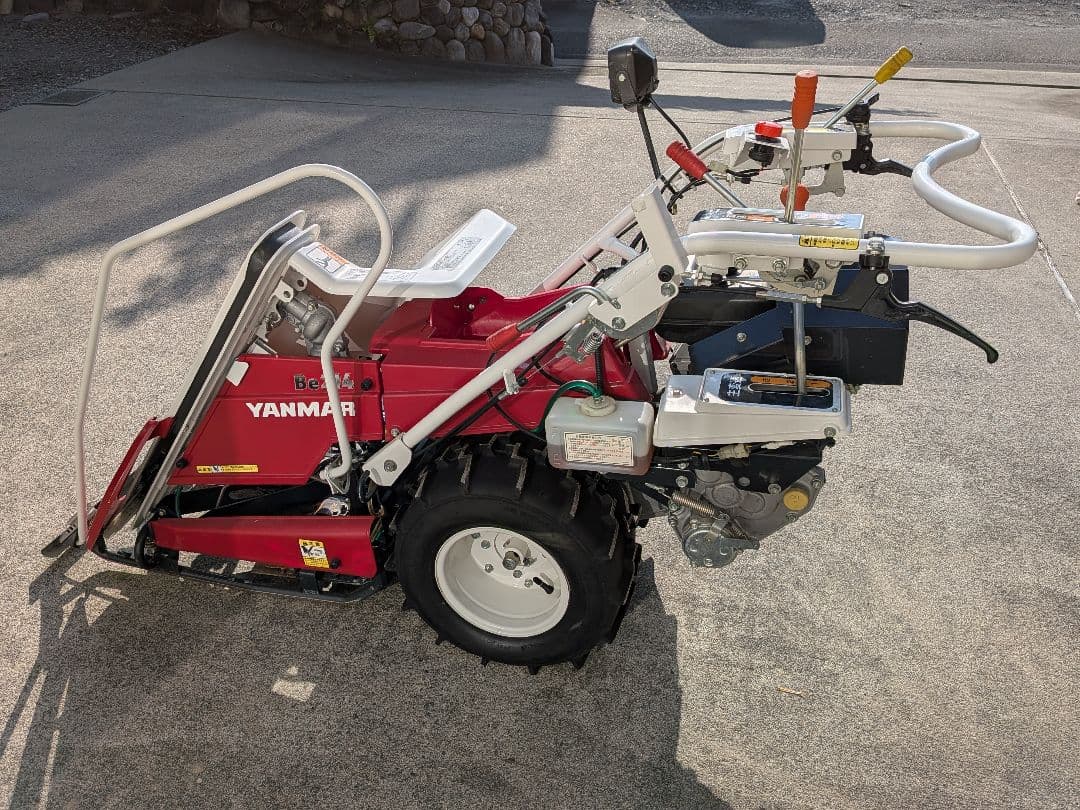リリー　ヤンマー稲刈り機　Be214　中古品　引き取り限定