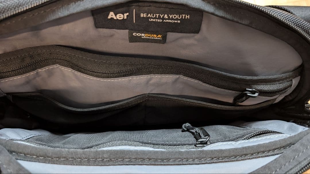 AER beauty & youth 別注 COMMUTER SLING バッグ